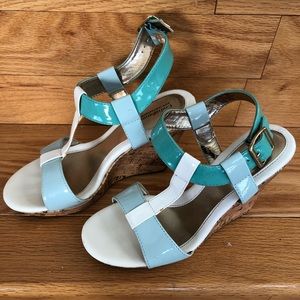 <CROFT & BARROW> CUTE BLUE SHADE WEDGES!